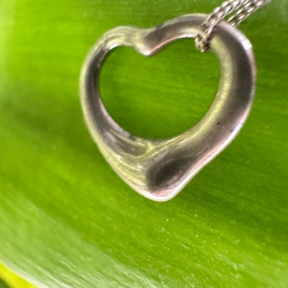 Tiffany & Co. Elsa Peretti Sterling Silver Open Heart pendant. 5535 G - Picture 4 of 13